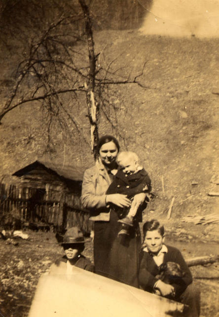Cecil, Telia, Cline Dale Moore, Uncle Eddy