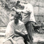 Tee cutting Os's hair